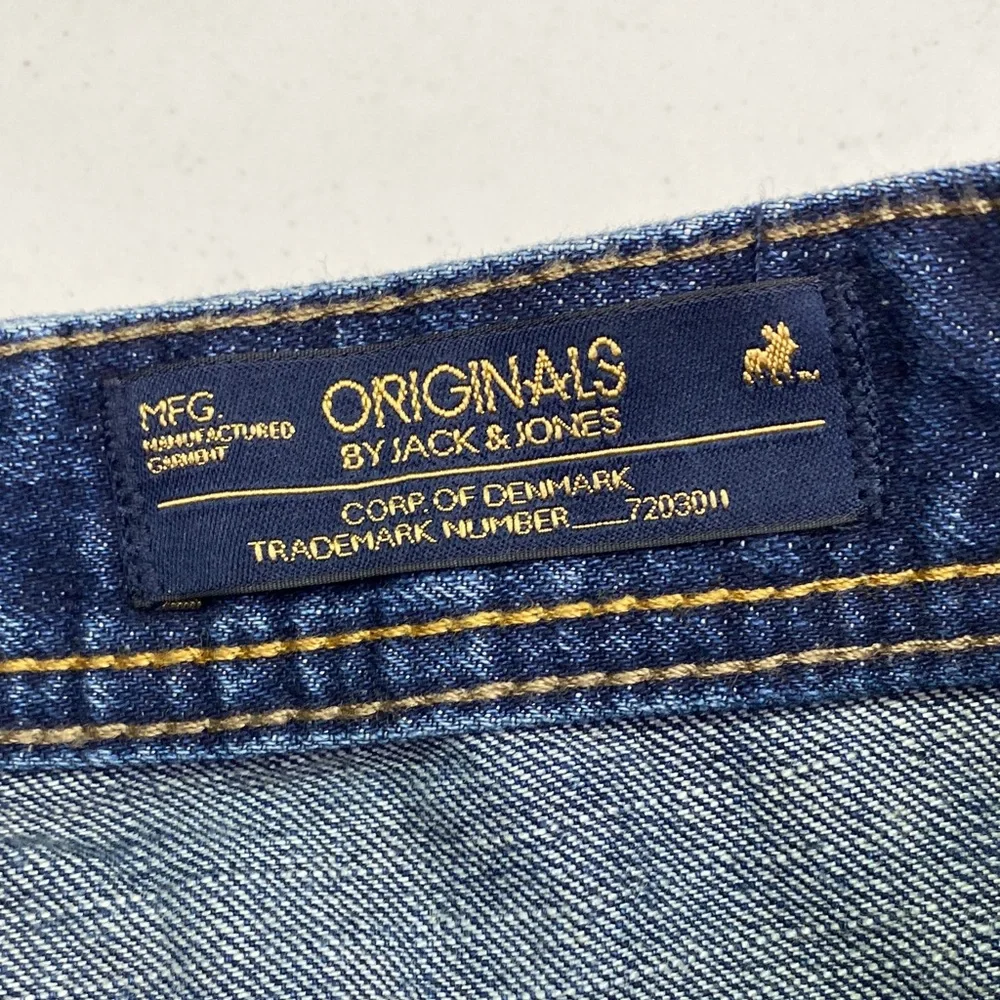 Jack & Jones Classic Blue Relaxed Jeans - Picture 2 of 12